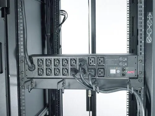 APC Rack PDU | Metered | 2U | 32A | 230V | (12) C13 & (4) C19 (AP7822B)