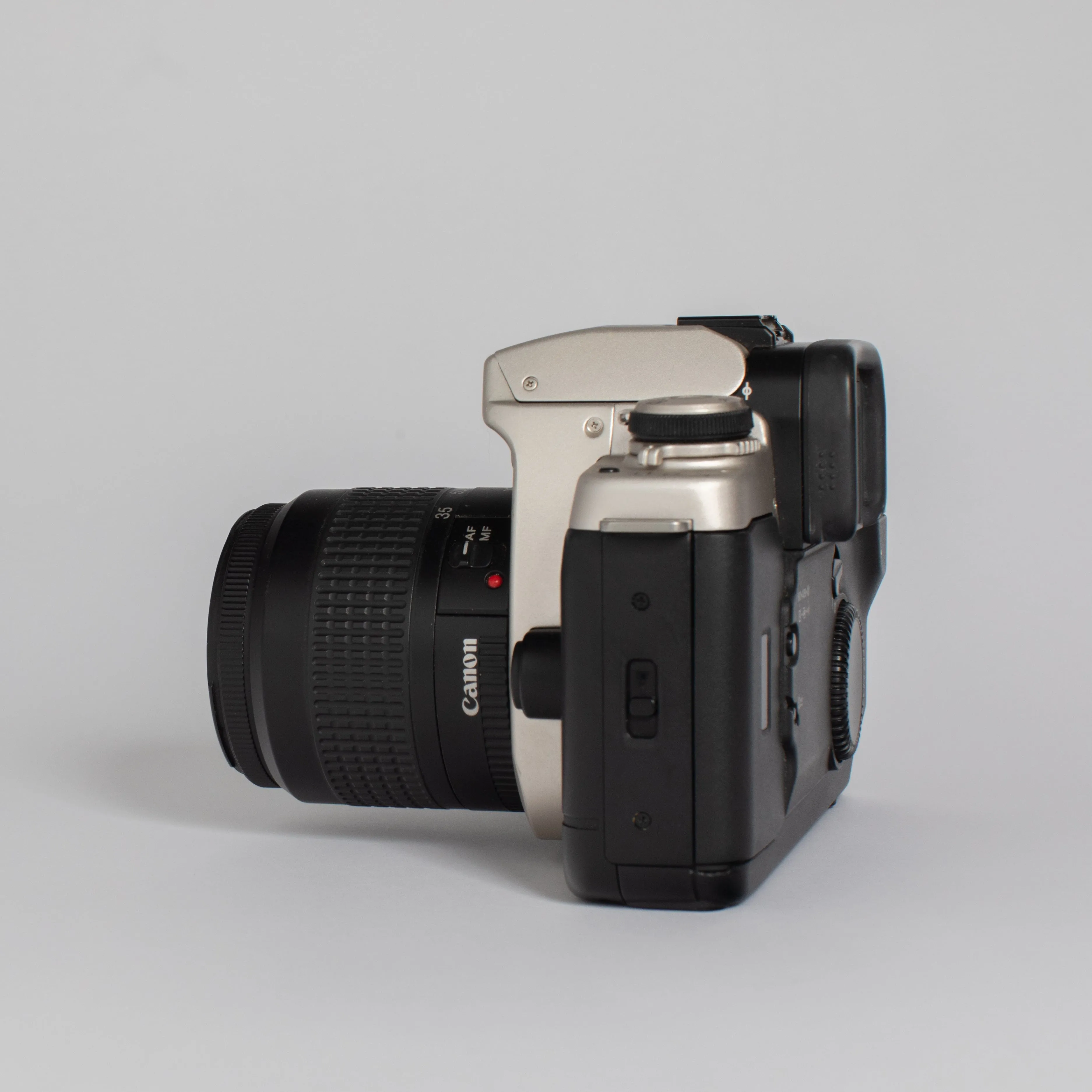Canon EOS Elan II w/ Canon Zoom EF 35-80mm III 4-5.6