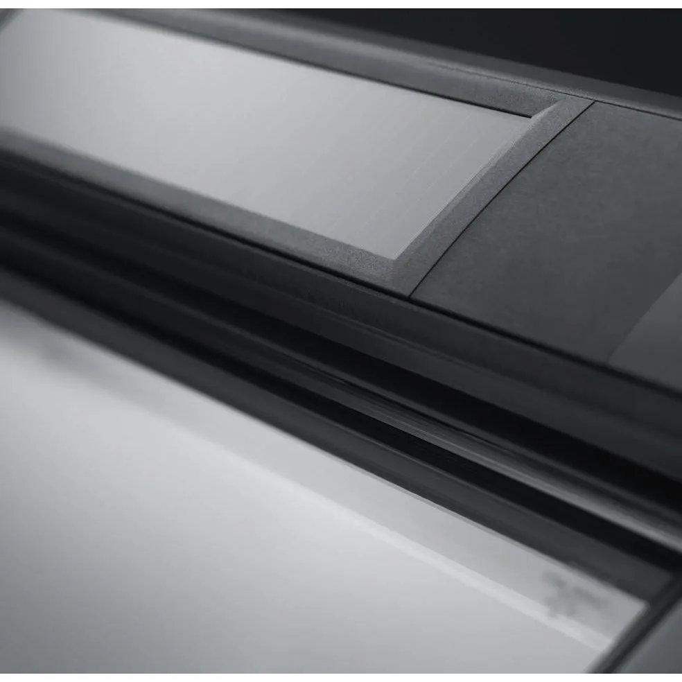 VELUX GGL PK08 307030 Pine INTEGRA® SOLAR Window (94 x 140 cm)