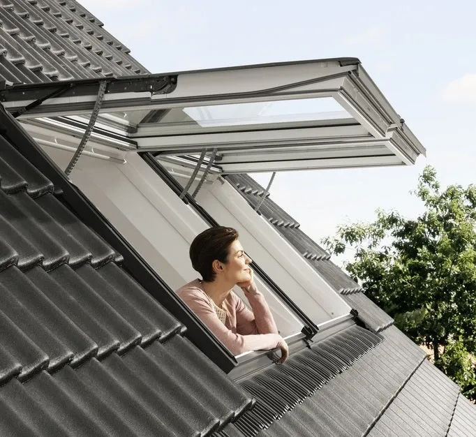 VELUX GPU SK06 006621U Top-Hung Triple Glazed INTEGRA® Electric Window (114 x 118 cm)